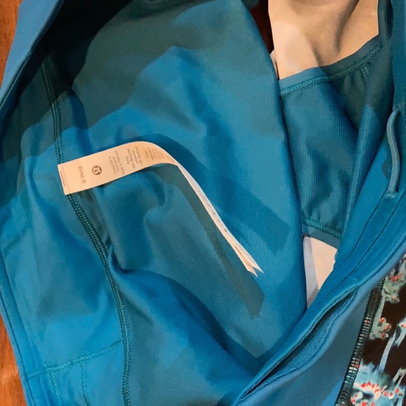 Rare Lululemon Speed Up Shorts sz 8. 2.5” inseam. NWT🔥 - Picture 5 of 6